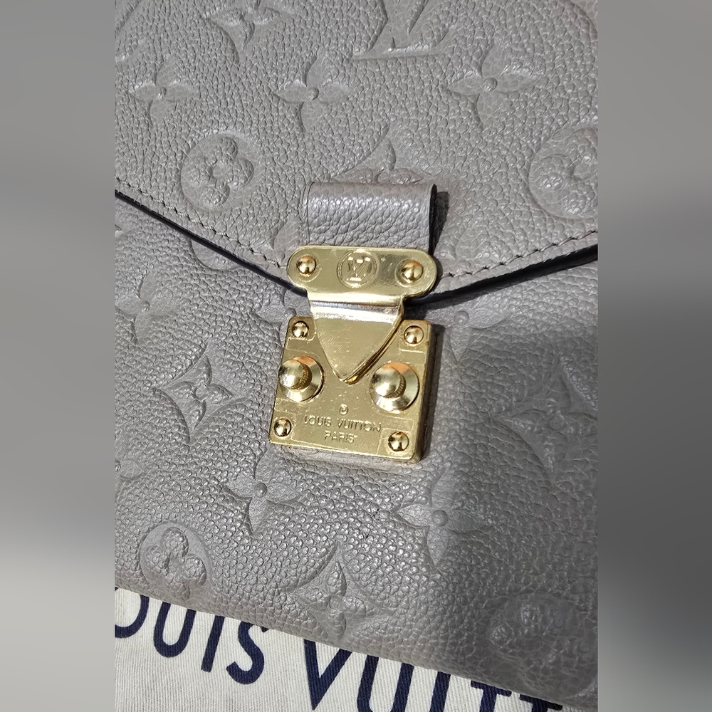 Authentic Louis Vuitton Pouchette Metis And Matching Zoe Wallet Tourterelle - Picture 4 of 15